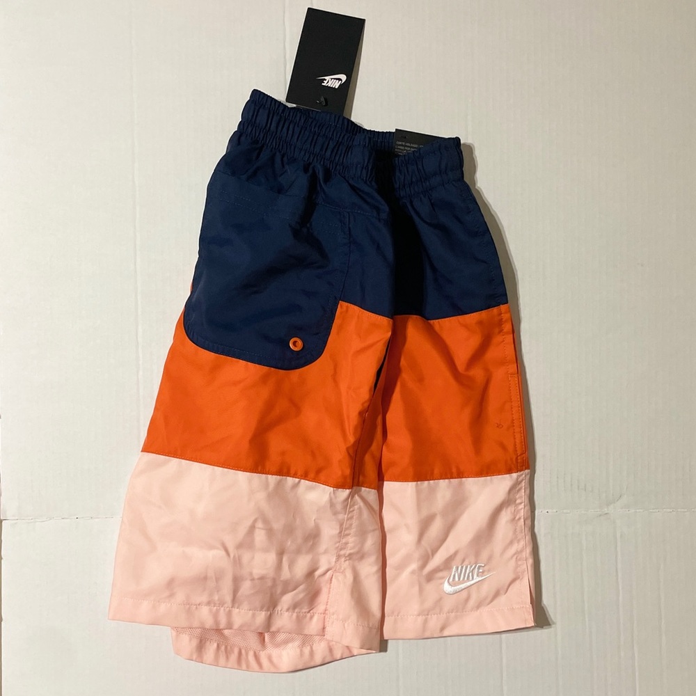 NWT Nike Woven Men's Sportswear City Edition Shorts Loose Fit Green Size Small
